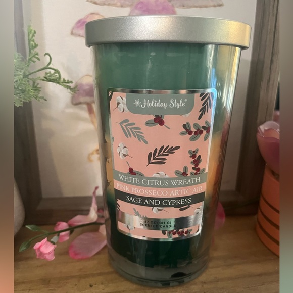 Large 17 OZ Candle - Picture 1 of 4